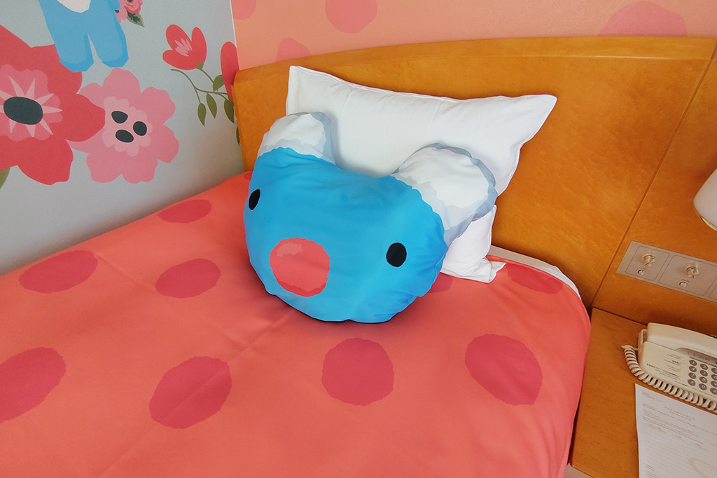 水玉柄のベッドスプレッド/「うっかりペネロペ」×品川プリンスホテル コラボレーションルーム（東京都/港区）