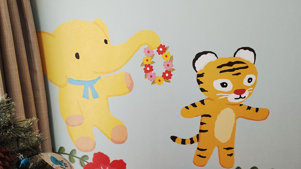 壁に描かれたリリーローズ、アラジン/「うっかりペネロペ」×品川プリンスホテル コラボレーションルーム（東京都/港区）