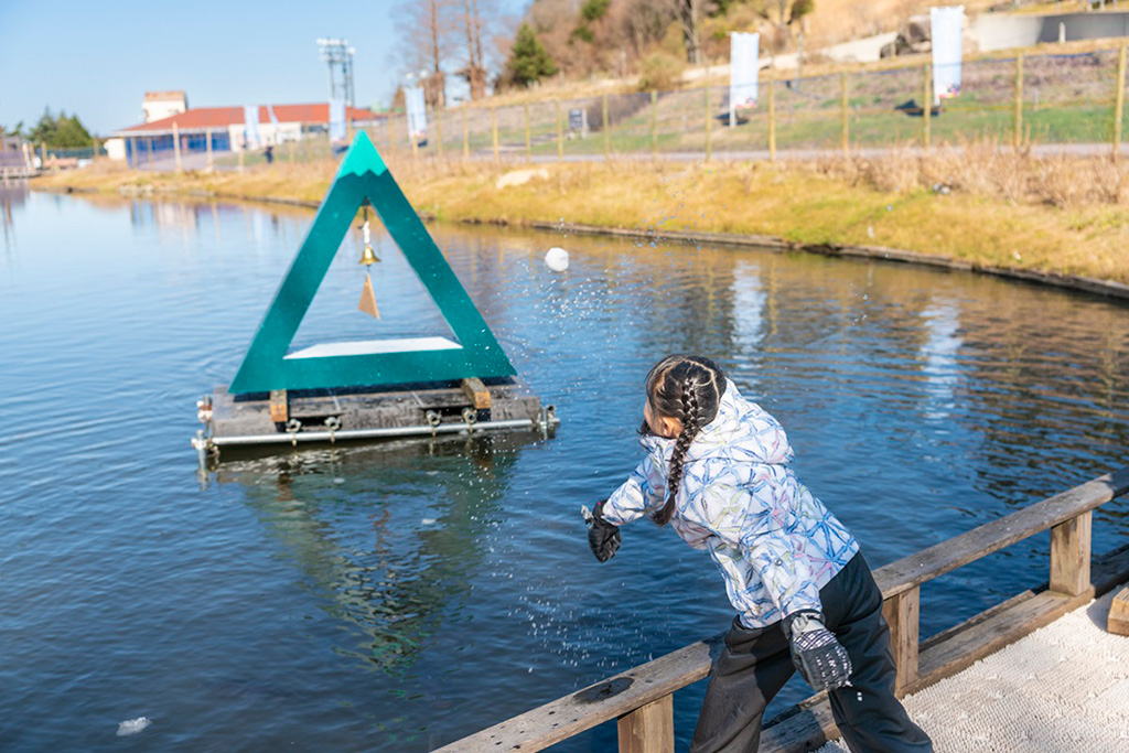 雪投げ「スノーターゲット」/六甲山スノーパーク（兵庫県/神戸市）