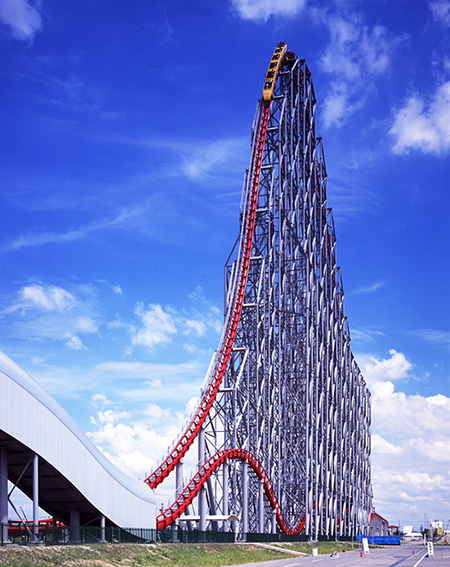 ナガシマスパーランドのコースター「スチールドラゴン2000」（三重県）