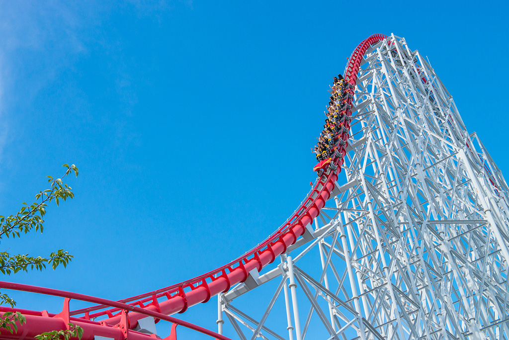 ナガシマスパーランドのコースター「スチールドラゴン2000」（三重県）