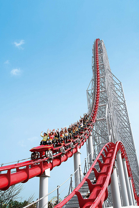 ナガシマスパーランドのコースター「スチールドラゴン2000」（三重県）
