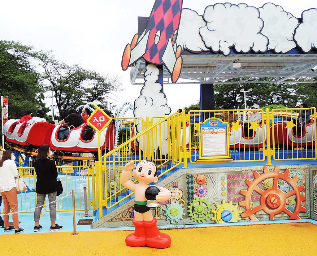 西武園ゆうえんちのコースター「アトムの月面旅行」（埼玉県）
