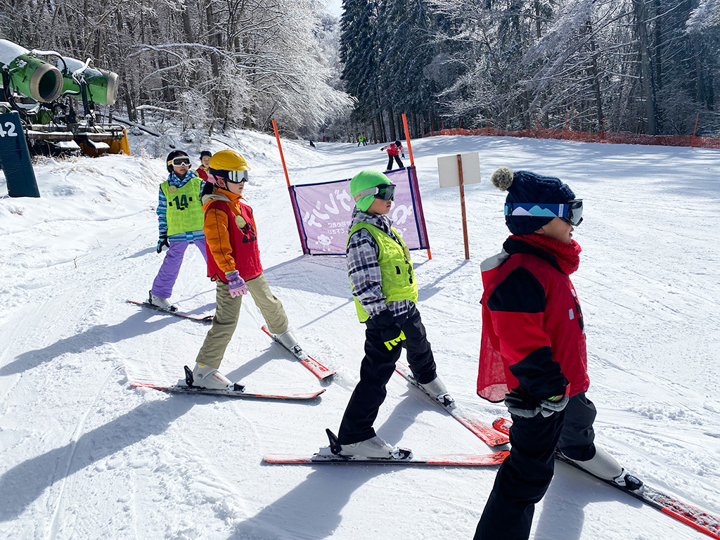 BUB RESORT Yatsugatake　あおぞらスキー体験の様子（ 山梨県/北杜市）