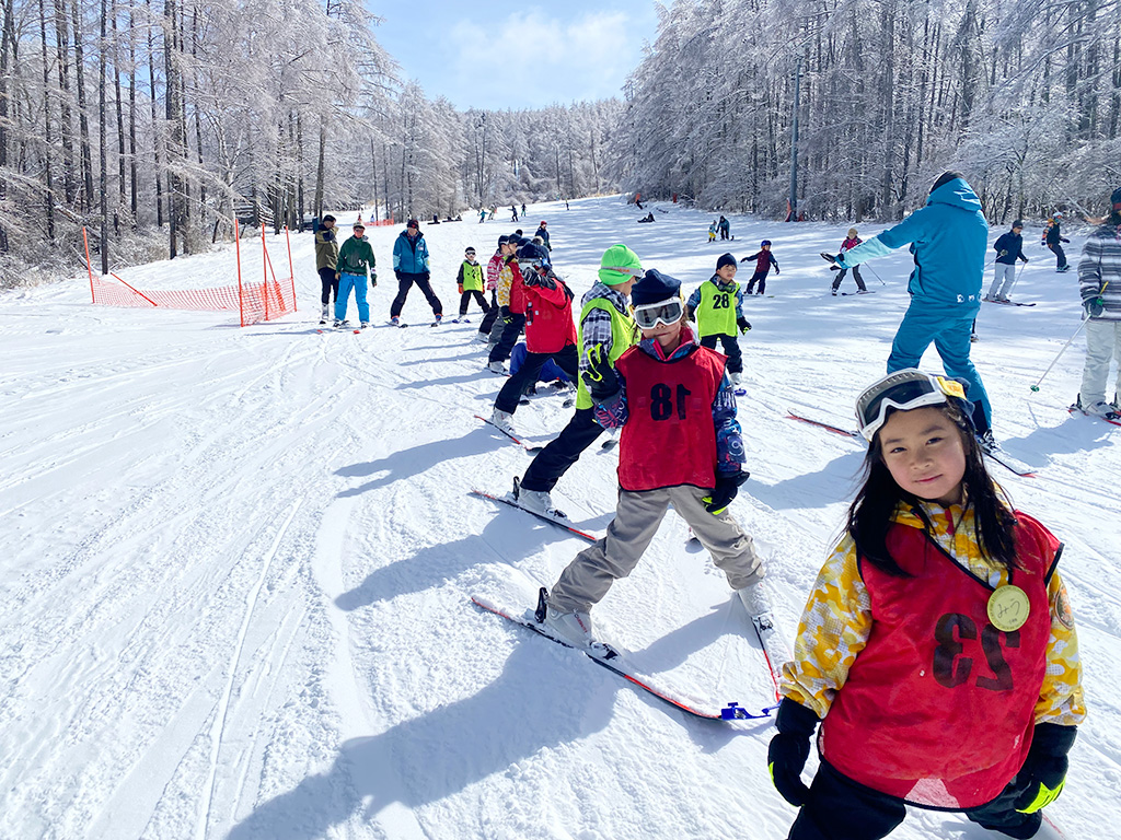 BUB RESORT Yatsugatake　あおぞらスキー体験の様子（ 山梨県/北杜市）