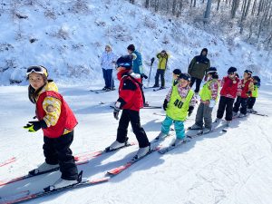3歳から楽しめる雪育体験!山梨・BUB RESORTの「あおぞらスキー体験」で子どものスキーデビュー!