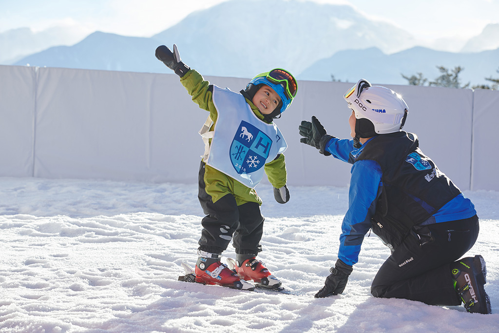 「リゾナーレ八ヶ岳」スノーパークレッスン の様子