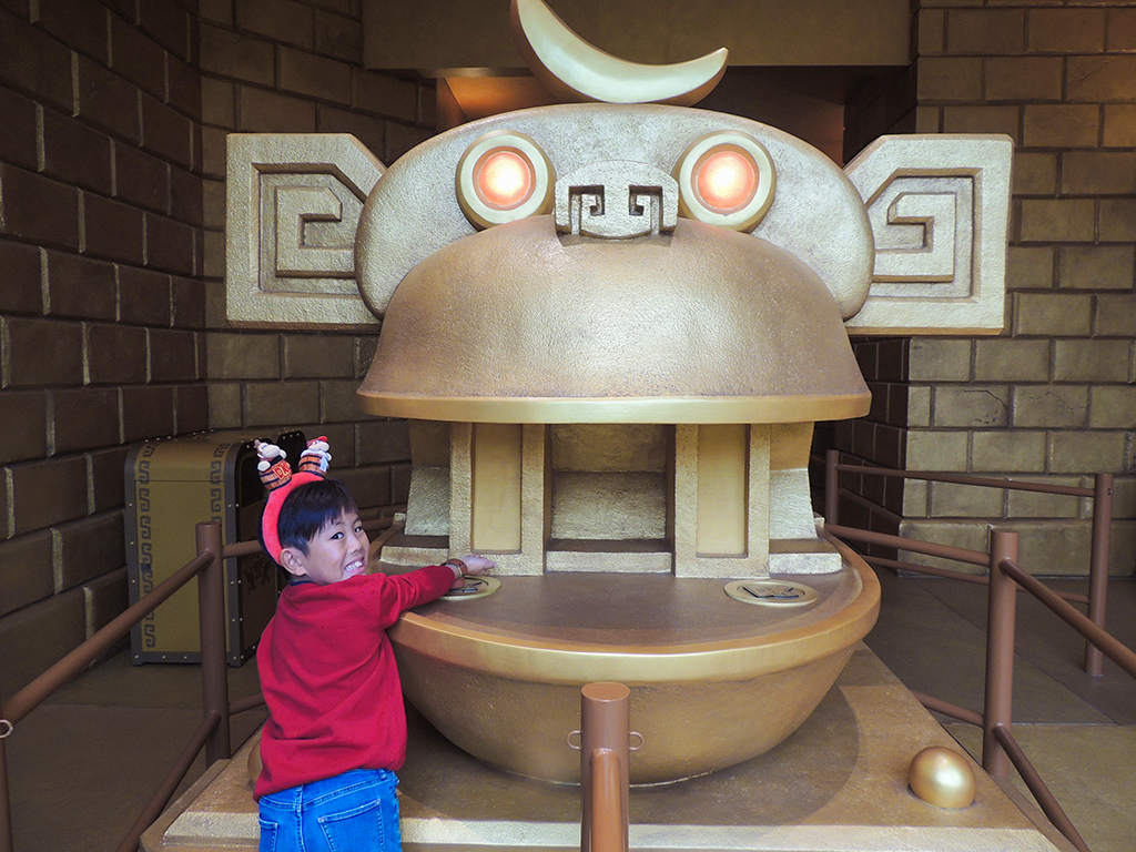 コースターの入口にもポイントあり/ユニバーサル・スタジオ・ジャパン「ドンキーコング・カントリー」(大阪府/大阪市)