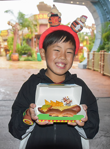 DK ワイルドドッグ ~アボカド&チーズソース~/ユニバーサル・スタジオ・ジャパン「ドンキーコング・カントリー」(大阪府/大阪市)