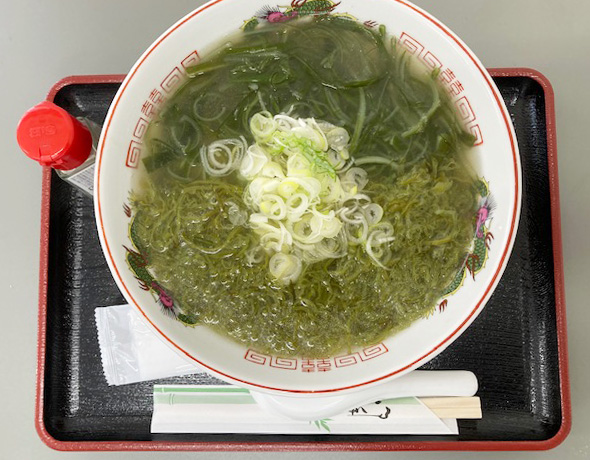 宮古市重茂水産体験交流館『えんやぁどっと』の「天然わかめラーメン（塩・醤油）」（岩手県/宮古市）