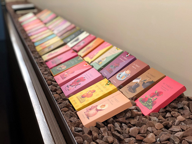 ずらりと並ぶパッケージ/フェリシモ チョコレート ミュージアム（兵庫県/神戸市）