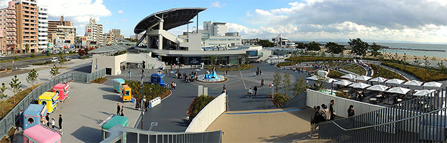 「ドルフィンスタディアム」から「オルカスタディアム」を望んだ風景/神戸須磨シーワールド（兵庫県/神戸市）