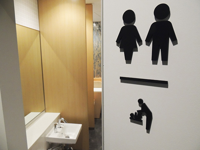 子どもトイレもおむつ替え台も設置したトイレ/神戸須磨シーワールド（兵庫県/神戸市）