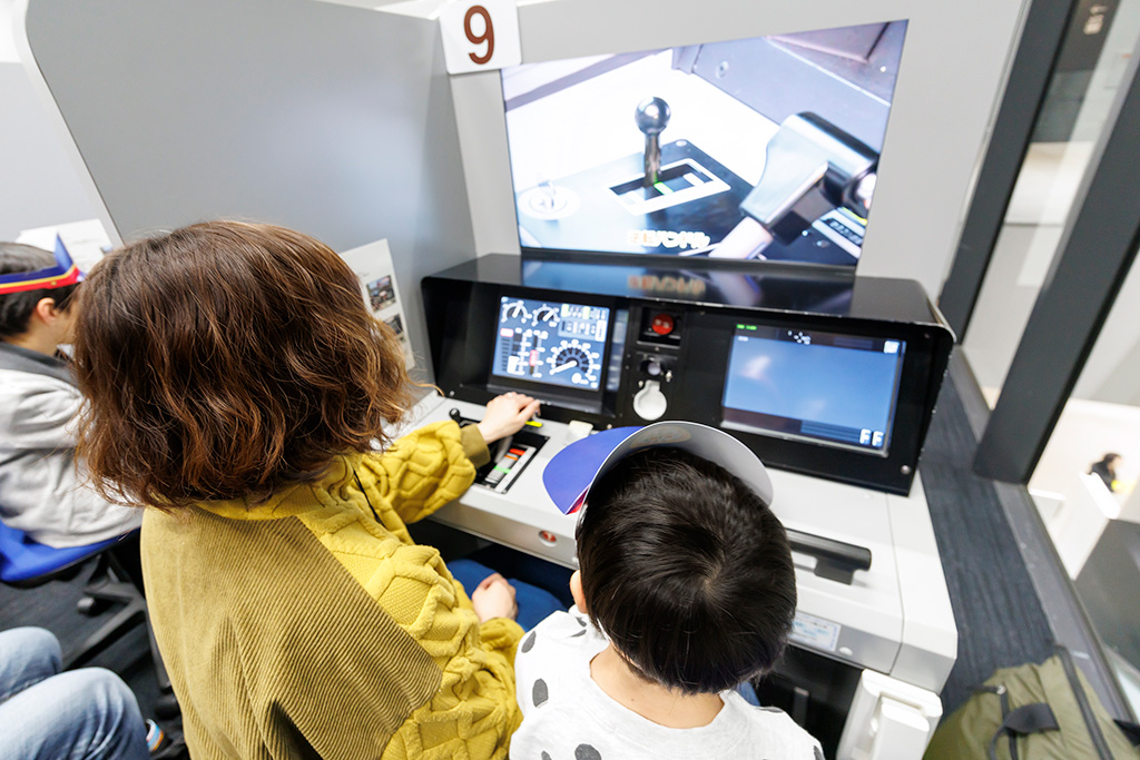 運転シミュレータコーナー│「てっぱくナイト」<るるぶKids体験便>/鉄道博物館(埼玉県/さいたま市)