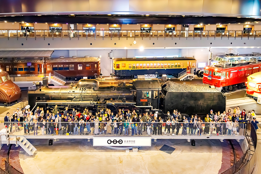 参加者との記念撮影│「てっぱくナイト」<るるぶKids体験便>/鉄道博物館(埼玉県/さいたま市)