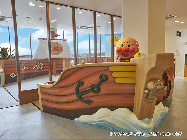 明るく開放的な「おでむかえひろば」/神戸アンパンマンこどもミュージアム＆モール（兵庫県/神戸市）