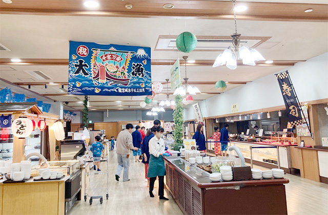 スパ棟5階のレストラン「若汐亭」/ホテル三日月 龍宮亭(千葉県/木更津市)