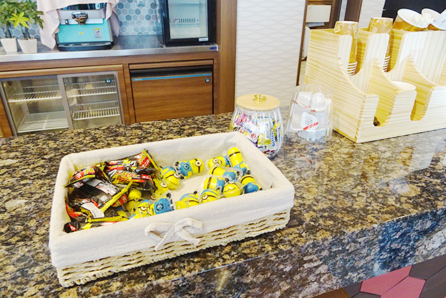 ロビー横の待合コーナー/ホテル三日月 龍宮亭(千葉県/木更津市)