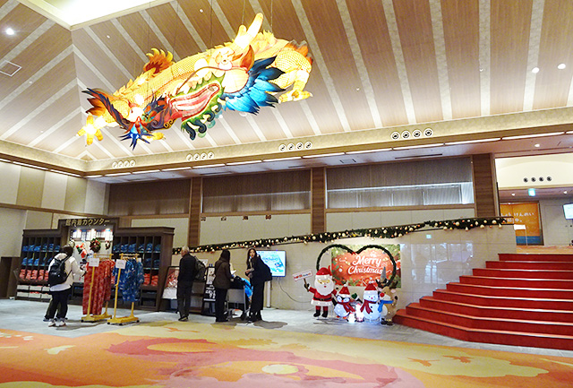 クリスマスシーズンのロビー/ホテル三日月 龍宮亭(千葉県/木更津市)