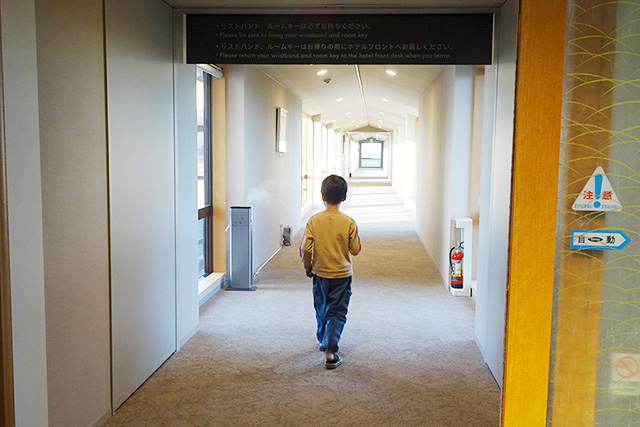 龍宮亭からスパ棟へ行く連絡通路/ホテル三日月 龍宮亭(千葉県/木更津市)