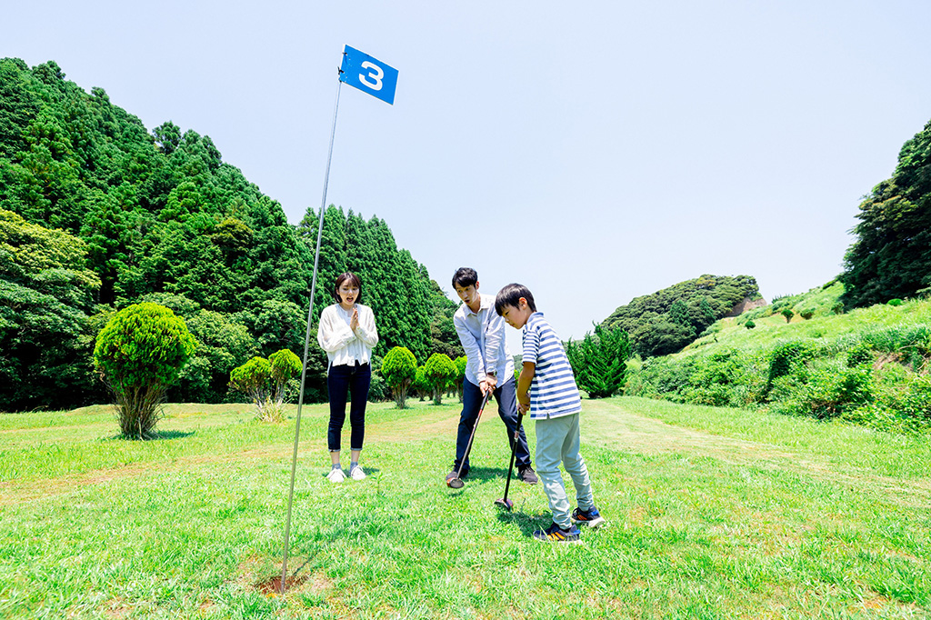 子どもも気軽に挑戦できるパークゴルフ/ISUMI Glamping Resort＆Spa SOLAS（千葉県／いすみ市）