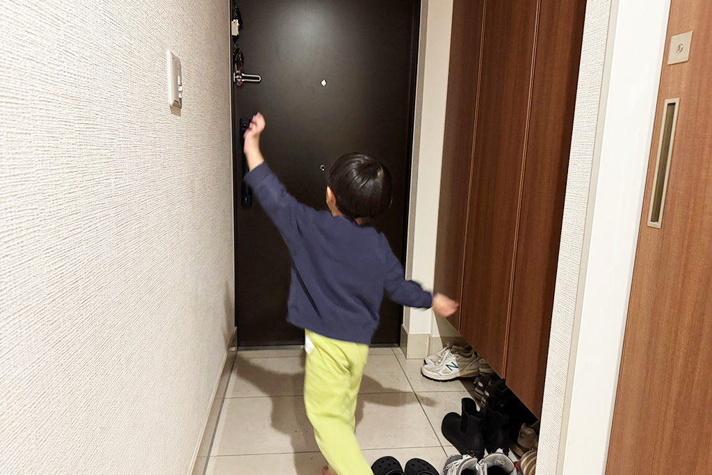 商品が到着する様子/デリバリーサービス「menu」