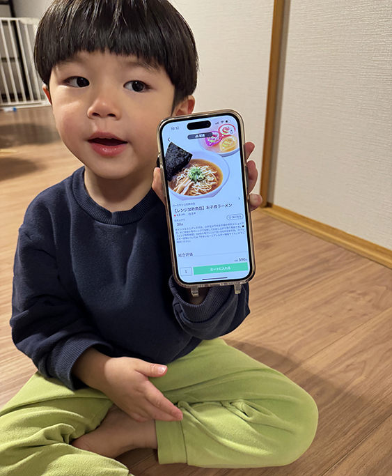 スマホから注文する様子/デリバリーサービス「menu」