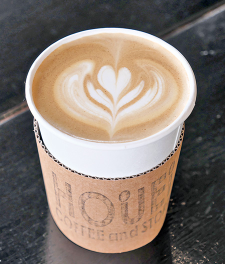 ホットカフェラテ(レギュラー)/HOUEI COFFEE 成田山門前町(千葉県/成田市)