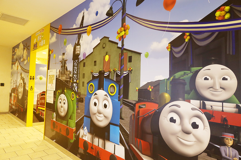 2階のキッズトイレとベビー休憩室/トーマスタウン新三郷(埼玉県/三郷市)