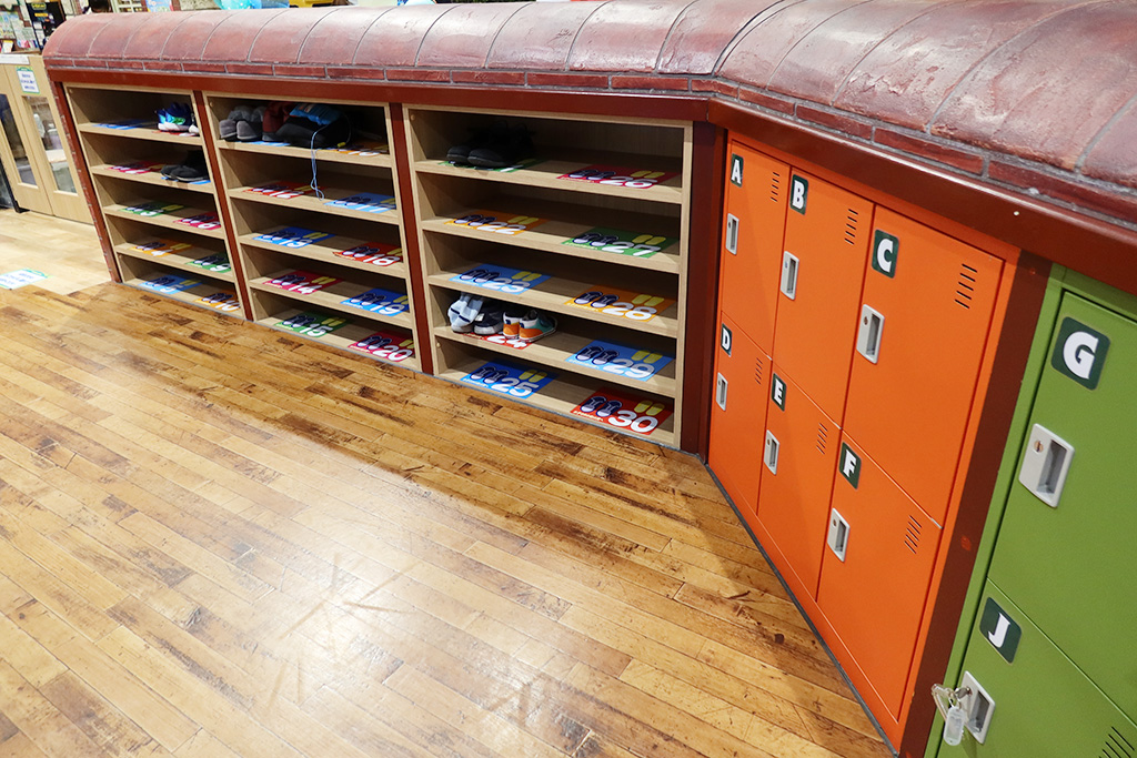 プレイエリア「ブレンダム・ドック」のロッカー/トーマスタウン新三郷(埼玉県/三郷市)