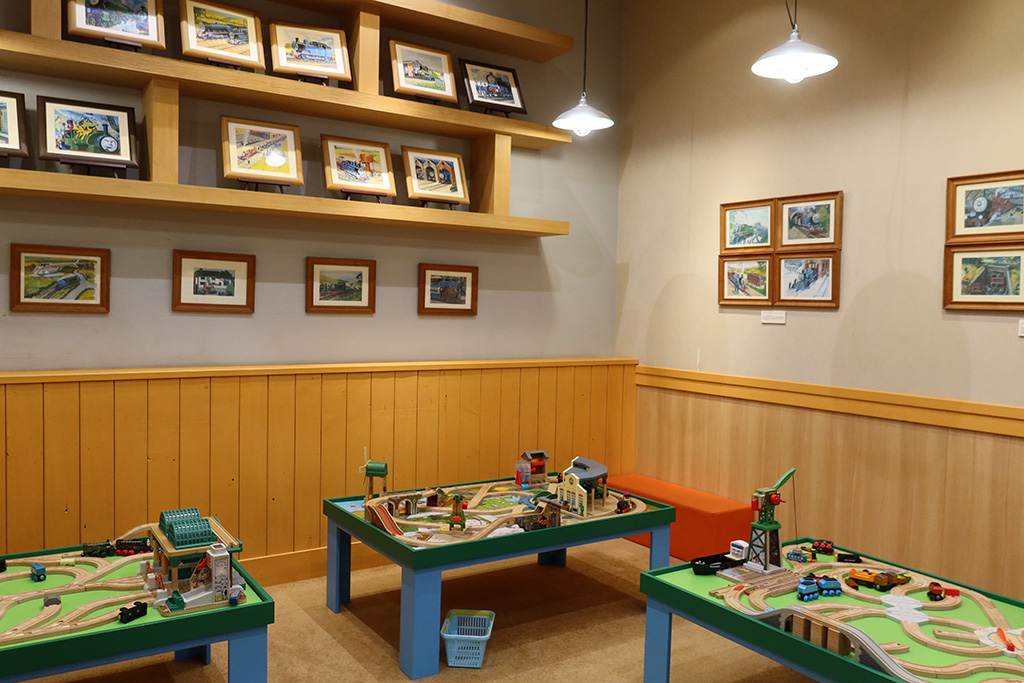 木製レールのトーマスで遊べるコーナー/トーマスタウン新三郷(埼玉県/三郷市)