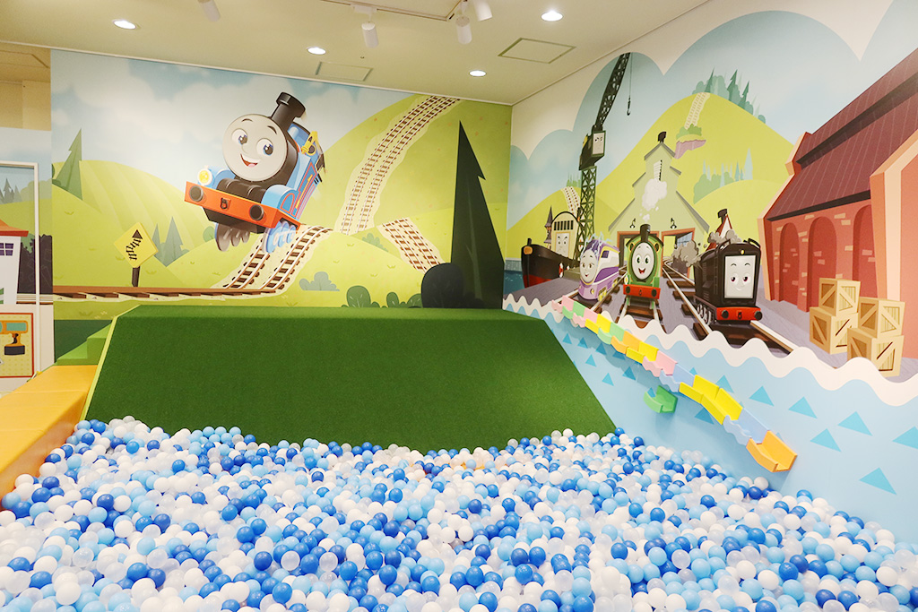 ボールプールとすべり台/トーマスステーション池袋（東京都/豊島区）