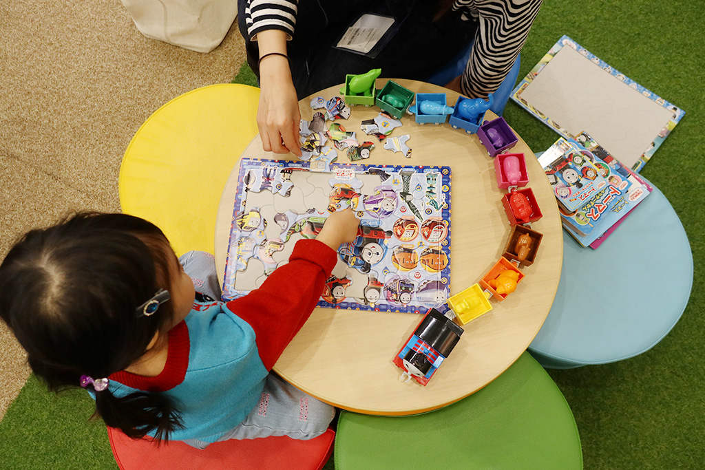 知育あそびをする様子/トーマスステーション池袋（東京都/豊島区）