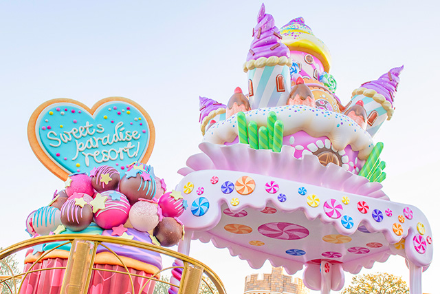 お昼のパレード「イッツ・ア・スウィーツフルタイム!」/東京ディズニーランド(千葉県/浦安市)