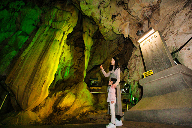 洞内最大とされる「天降石」/龍河洞（高知県/香美市）