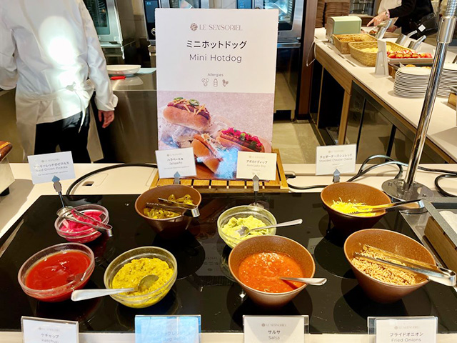 朝食のオリジナルホットドックコーナー/グランドメルキュール八ヶ岳リゾート&スパ(山梨県/北杜市)