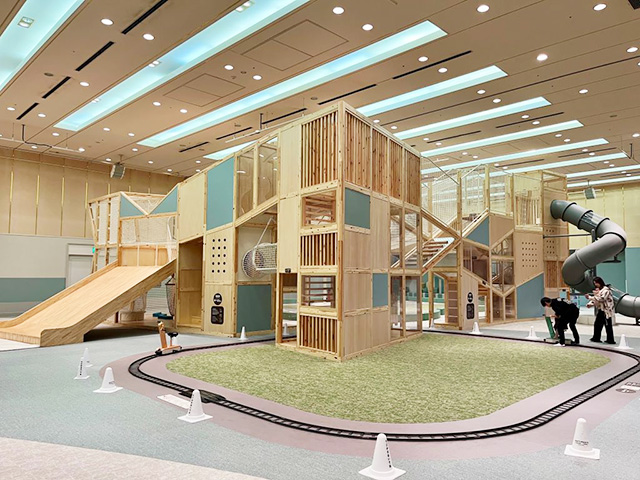 全天候型アクティビティ施設「杜の8」の「インドアプレイグラウンド」/グランドメルキュール八ヶ岳リゾート&スパ(山梨県/北杜市)