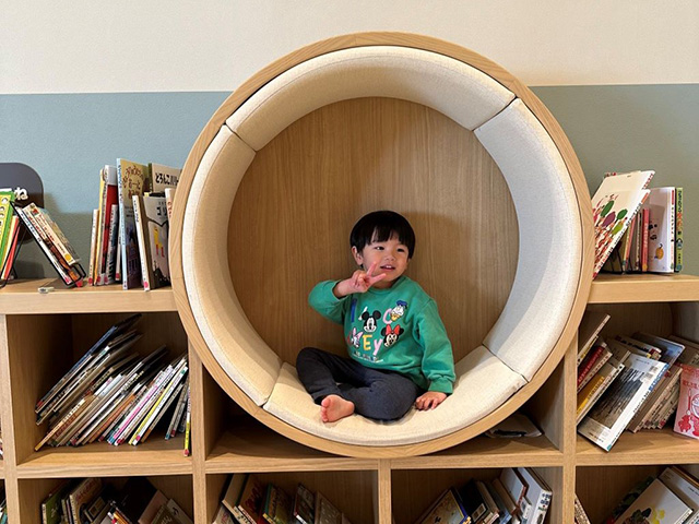 全天候型アクティビティ施設「杜の8」の絵本コーナー/グランドメルキュール八ヶ岳リゾート&スパ(山梨県/北杜市)