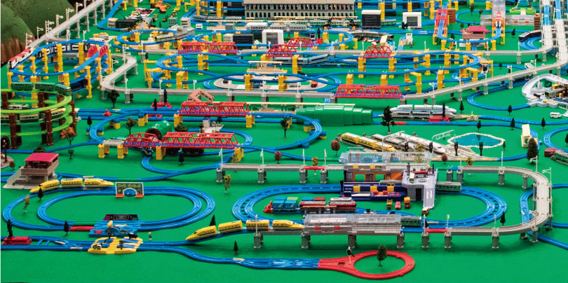 プラレール巨大ジオラマ/プラレールよねざわえき in 米沢駅 ~山形新幹線E8 系「つばさ」運行開始 1 周年記念~(山形県/米沢市)