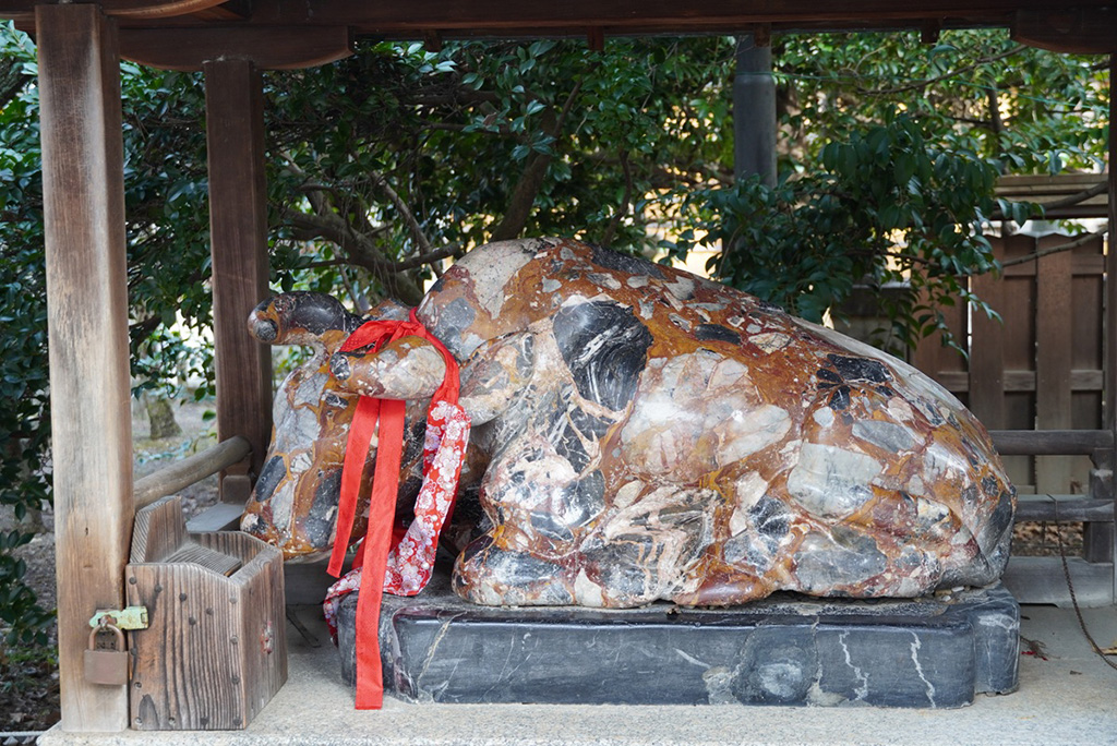 境内の牛の像（撫牛）/北野天満宮（京都府/京都市）