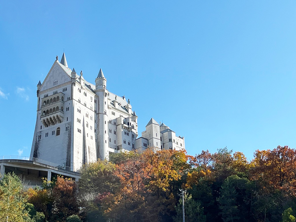 白亜のお城「白鳥城（はくちょうじょう）」/太陽公園（兵庫県/姫路市）
