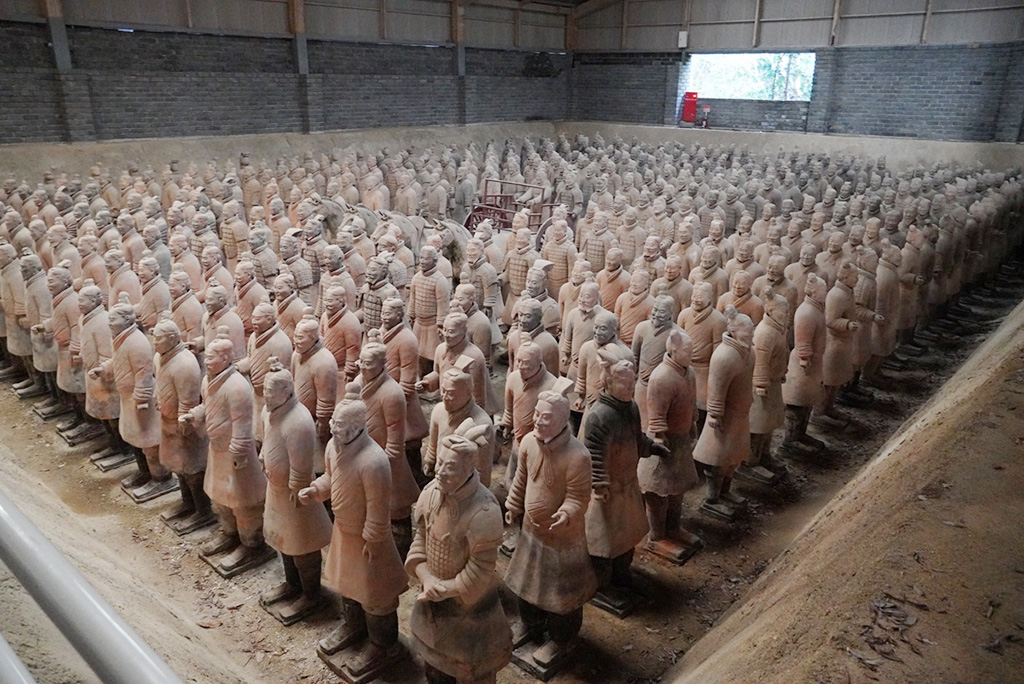 石のエリア:兵馬俑のレプリカ1000体/太陽公園(兵庫県/姫路市)