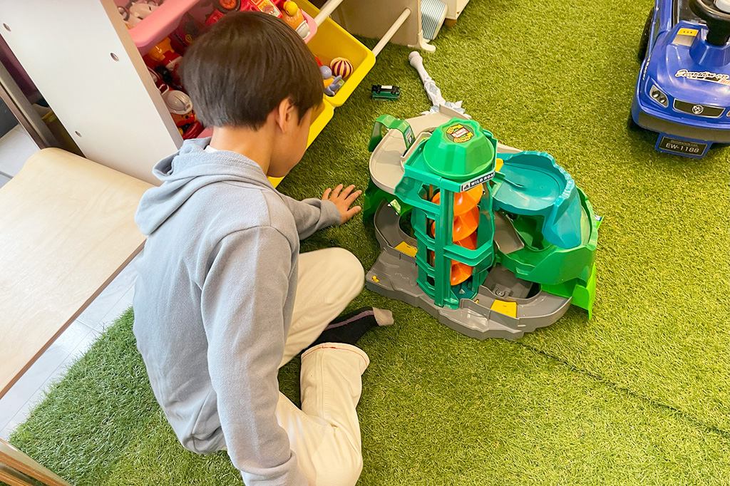 トミカのおもちゃで遊ぶ様子/べるべるパーク(大阪府/大阪市)