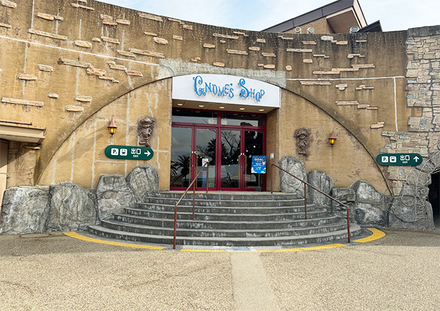 メインゲート横にある「GNOME'S SHOP(ノームショップ)」/ひらかたパーク(大阪府/枚方市)