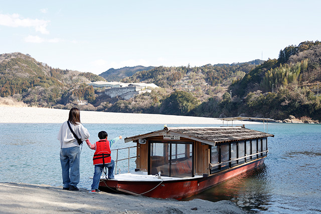 救命胴衣を着用して出発!/屋形船仁淀川(高知県/日高村)