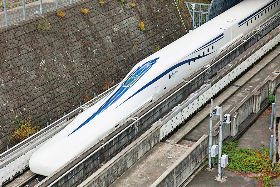 時速500㎞で走るリニア/富士急行
