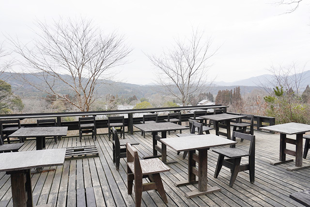 開放的な山のテラス/叶 匠壽庵 寿長生の郷（滋賀県/大津市）