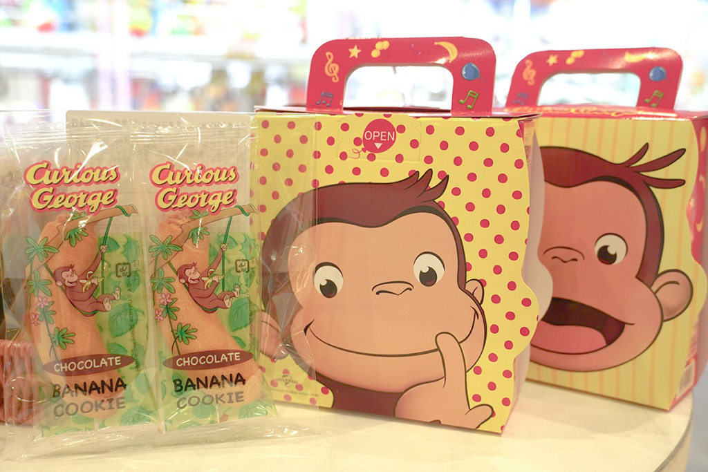 左から、「バナナクッキーチョコレート」、「バナナクッキー手提げセット」/おさるのジョージ わくわくアドベンチャー 奈良橿原店(奈良県/橿原市)
