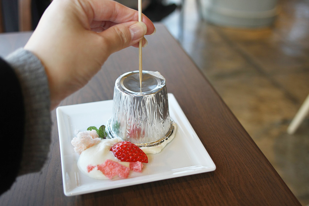 「北坂養鶏場の卵を使ったドロっとプリン」680円/AWAJI EARTH MUSEUM（兵庫県/淡路市）