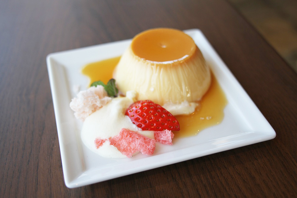 「北坂養鶏場の卵を使ったドロっとプリン」680円/AWAJI EARTH MUSEUM（兵庫県/淡路市）